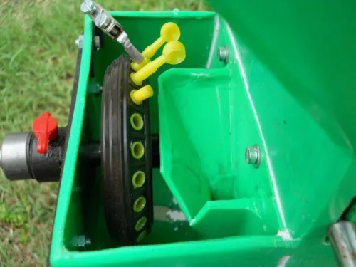 Adapter (granulátum adagoló, gépi és kézi elemekhez)