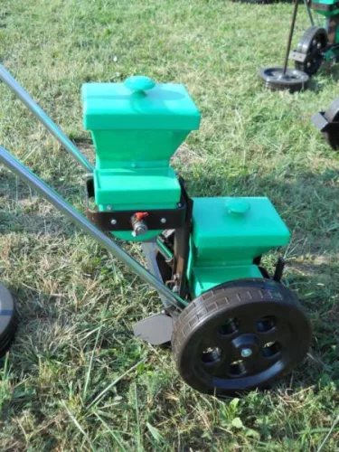 Adapter (granulátum adagoló, gépi és kézi elemekhez)