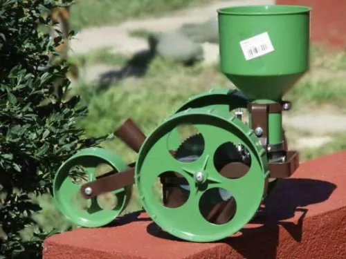 R1 mini farmer rezgőnyelves vetőgép (szimpla kerekes, nyél nélkül)