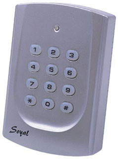 SOYAL AR-721K-A Mifare ezüst Kártyaolvasó és kódbillentyűzet hálózati központokhoz vagy önálló vezérlőkhöz.