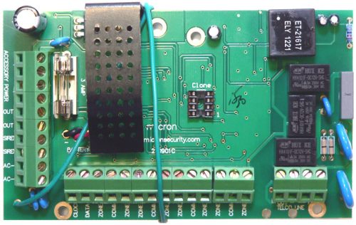 Micron SCORPION Z8020C panel 8 zónás, kommunikátoros, partícionálható riasztóközpont panel.