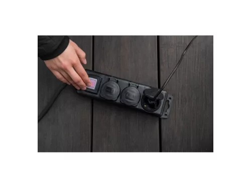 BRENNENSTUHL kültéri 3-as elosztó kapcsolóval (2m, H07RN-F, 3G1,5, bel- és kültéri, IP44)