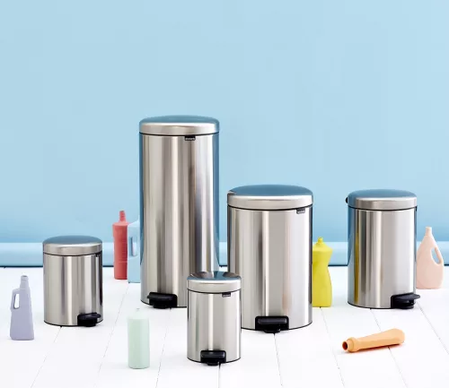 Brabantia NewIcon pedálos hulladékgyűjtő szagmentesen záródó Soft-Close fedél, műanyag tartály, 5L - W méret, r.m. acél,