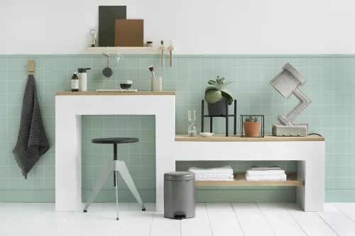 Brabantia NewIcon pedálos hulladékgyűjtő szagmentesen záródó Soft-Close fedél, műanyag tartály, 5L - W méret, acél,