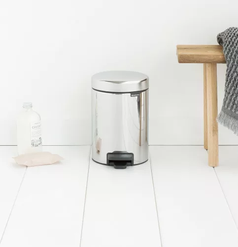 Brabantia NewIcon pedálos hulladékgyűjtő szagmentesen záródó Soft-Close fedél, műanyag tartály, 3L - V méret, r.m. acél,