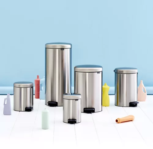 Brabantia NewIcon pedálos hulladékgyűjtő szagmentesen záródó Soft-Close fedél, műanyag tartály, 3L - V méret, r.m. acél,