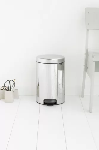 Brabantia NewIcon pedálos hulladékgyűjtő szagmentesen záródó Soft-Close fedél, acél belső tartály, 12L - X méret, r.m.