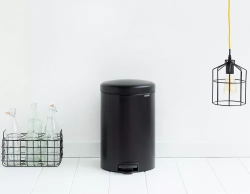 Brabantia NewIcon pedálos hulladékgyűjtő szagmentesen záródó Soft-Close fedél, műanyag tartály, 20L - Y méret, acél,