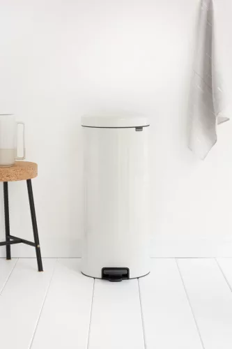 Brabantia NewIcon pedálos hulladékgyűjtő szagmentesen záródó Soft-Close fedél, acél belső tartály, 30L - G méret, acél,