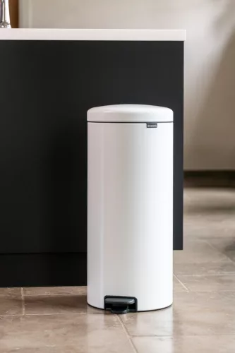 Brabantia NewIcon pedálos hulladékgyűjtő szagmentesen záródó Soft-Close fedél, acél belső tartály, 30L - G méret, acél,
