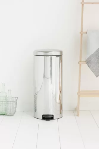 Brabantia NewIcon pedálos hulladékgyűjtő szagmentesen záródó Soft-Close fedél, acél belső tartály, 30L - G méret, r.m.