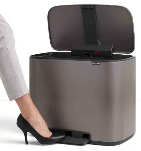 Brabantia Bo Pedal Bin pedálos szelektív hulladékgyűjtő szagmentesen záródó Soft-Close fedél, műanyag tartály, 3x11L