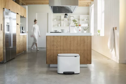 Brabantia Bo Pedal Bin pedálos hulladékgyűjtő szagmentesen záródó Soft-Close fedél, műanyag tartály, 36L - R méret, acél