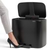 Brabantia Bo Pedal Bin pedálos hulladékgyűjtő szagmentesen záródó Soft-Close fedél, műanyag tartály, 36L - R méret, acél