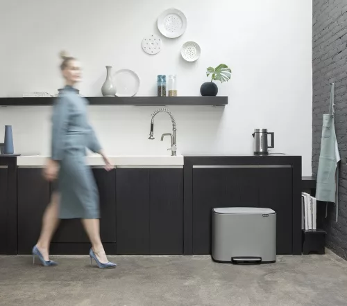 Brabantia Bo Pedal Bin pedálos szelektív hulladékgyűjtő szagmentesen záródó Soft-Close fedél, műanyag tartály, 3x11L