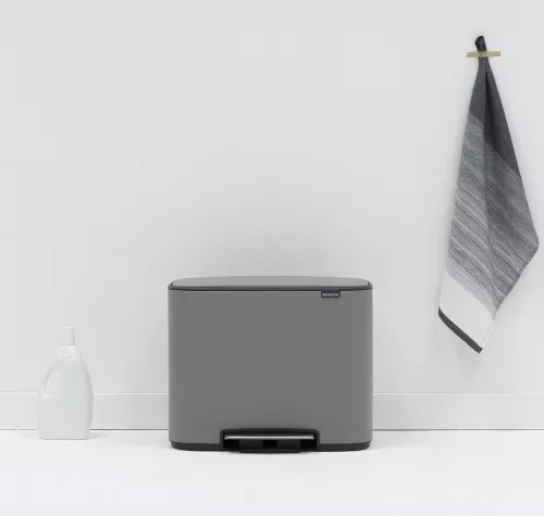 Brabantia Bo Pedal Bin pedálos szelektív hulladékgyűjtő szagmentesen záródó Soft-Close fedél, műanyag tartály, 3x11L