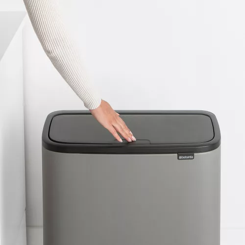 Brabantia Bo Touch Bin nyomófedeles szelektív hulladékgyűjtő, magasított, lábakon álló, műanyag tartály, 3x11L - X méret