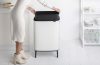 Brabantia Bo Touch Bin Hi hulladékgyűjtő Soft-Close fedéllel, magasított, lábakon álló, műanyag tartály, XXL, 60L