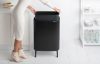 Brabantia Bo Touch Bin Hi hulladékgyűjtő Soft-Close fedéllel, magasított, lábakon álló, műanyag tartály, XXL, 60L