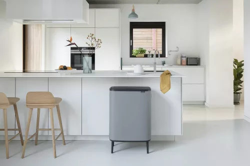 Brabantia Bo Touch Bin Hi hulladékgyűjtő Soft-Close fedéllel, magasított, lábakon álló, műanyag tartály, XXL, 60L