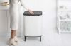 Brabantia Bo Touch Bin Hi szelektív hulladékgyűjtő Soft-Close fedéllel, magasított, lábakon álló, műanyag tartály, XXL,