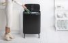 Brabantia Bo Touch Bin Hi szelektív hulladékgyűjtő Soft-Close fedéllel, magasított, lábakon álló, műanyag tartály, XXL,