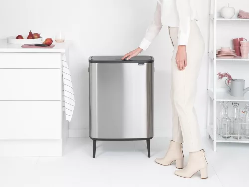 Brabantia Bo Touch Bin Hi szelektív hulladékgyűjtő Soft-Close fedéllel, magasított, lábakon álló, műanyag tartály, XXL,