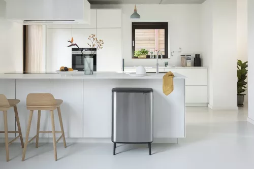 Brabantia Bo Touch Bin Hi szelektív hulladékgyűjtő Soft-Close fedéllel, magasított, lábakon álló, műanyag tartály, XXL,