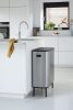 Brabantia Bo Touch Bin Hi szelektív hulladékgyűjtő Soft-Close fedéllel, magasított, lábakon álló, műanyag tartály, XXL,