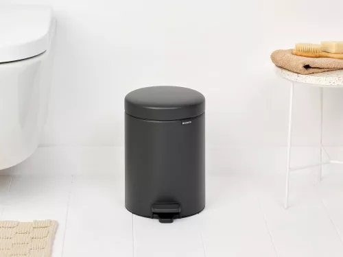 Brabantia NewIcon pedálos hulladékgyűjtő szagmentesen záródó Soft-Close fedél, műanyag tartály, 5L - W méret, acél,