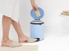 Brabantia NewIcon pedálos hulladékgyűjtő szagmentesen záródó Soft-Close fedél, műanyag tartály, 5L - W méret, acél,