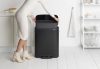 Brabantia Bo Pedal Bin pedálos hulladékgyűjtő szagmentesen záródó Soft-Close fedél, műanyag tartály, 60L - M méret, acél