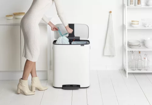 Brabantia Bo Pedal Bin pedálos szelektív hulladékgyűjtő szagmentesen záródó Soft-Close fedél, műanyag tartály, 2x30L