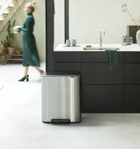 Brabantia Bo Pedal Bin pedálos szelektív hulladékgyűjtő szagmentesen záródó Soft-Close fedél, műanyag tartály, 2x30L