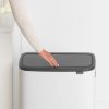 Brabantia Bo Touch Bin nyomófedeles hulladékgyűjtő XXL, padlón álló, műanyag tartály, 60L - M méret, acél, fehér