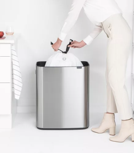 Brabantia Bo Touch Bin nyomófedeles hulladékgyűjtő XXL, padlón álló, műanyag tartály, 60L - M méret, r.m. acél, selyem