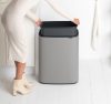 Brabantia Bo Touch Bin nyomófedeles hulladékgyűjtő XXL, padlón álló, műanyag tartály, 60L - M méret, acél, betonszürke