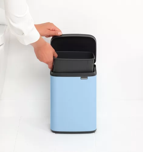 Brabantia Bo Waste Bin hulladékgyűjtő felnyitható, Soft-Close fedéllel, fali/álló, műanyag tartály, 4L - A méret, acél,