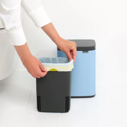 Brabantia Bo Waste Bin hulladékgyűjtő felnyitható, Soft-Close fedéllel, fali/álló, műanyag tartály, 4L - A méret, acél,