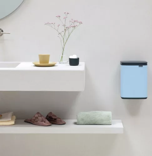 Brabantia Bo Waste Bin hulladékgyűjtő felnyitható, Soft-Close fedéllel, fali/álló, műanyag tartály, 4L - A méret, acél,