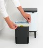 Brabantia Bo Waste Bin Hi hulladékgyűjtő felnyitható, Soft-Close fedéllel, magasított, lábakon álló, műanyag tartály, 4L