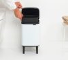 Brabantia Bo Waste Bin Hi hulladékgyűjtő felnyitható, Soft-Close fedéllel, magasított, lábakon álló, műanyag tartály, 4L