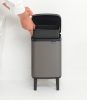 Brabantia Bo Waste Bin Hi hulladékgyűjtő felnyitható, Soft-Close fedéllel, magasított, lábakon álló, műanyag tartály, 4L