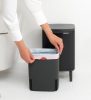 Brabantia Bo Waste Bin Hi hulladékgyűjtő felnyitható, Soft-Close fedéllel, magasított, lábakon álló, műanyag tartály, 7L