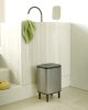 Brabantia Bo Waste Bin Hi hulladékgyűjtő felnyitható, Soft-Close fedéllel, magasított, lábakon álló, műanyag tartály, 7L