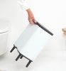 Brabantia Bo Waste Bin Hi hulladékgyűjtő felnyitható, Soft-Close fedéllel, magasított, lábakon álló, műanyag tartály,