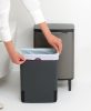 Brabantia Bo Waste Bin Hi hulladékgyűjtő felnyitható, Soft-Close fedéllel, magasított, lábakon álló, műanyag tartály,