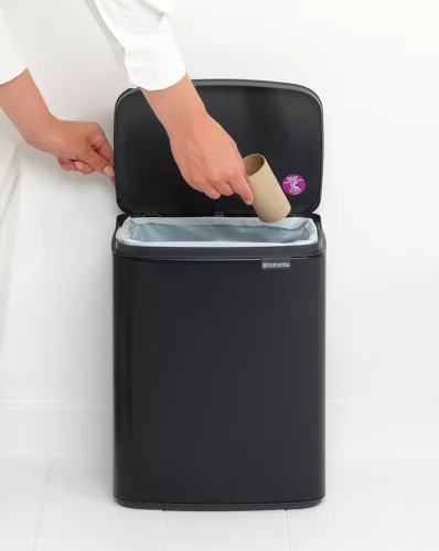 Brabantia Bo Waste Bin hulladékgyűjtő felnyitható, Soft-Close fedéllel, műanyag tartály, 12L - C méret, acél, matt