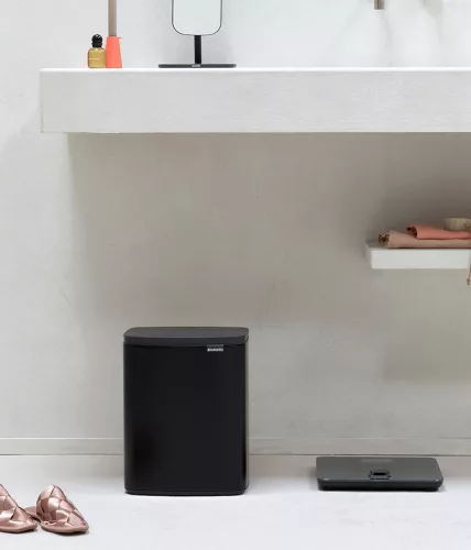 Brabantia Bo Waste Bin hulladékgyűjtő felnyitható, Soft-Close fedéllel, műanyag tartály, 12L - C méret, acél, matt