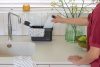 Brabantia SinkSide Cleaning Caddy konyhai szervező, fogantyúval, mozgatható belső elválasztóval, kivehető csepptálca,